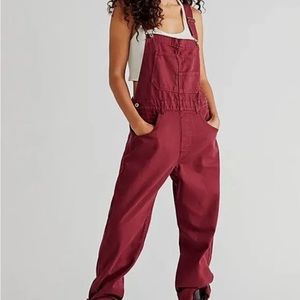 Free People Ziggy Denim Overalls Size Medium in Burgundy-Excellent condition!